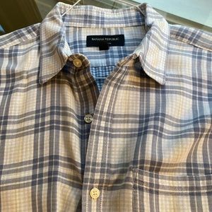 Banana Republic Men’s Large casual button down dress shirt.  Yellow & blue plaid